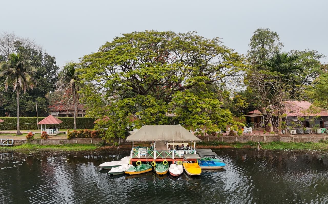 Serene lakeside view of Heritage Jaysagar restaurant at dusk